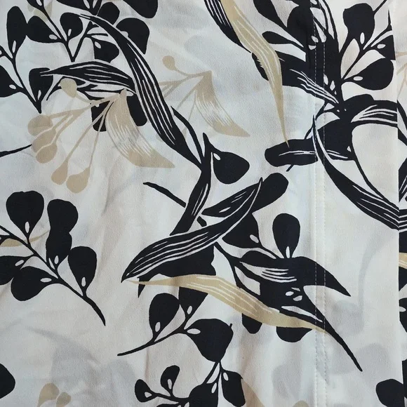 White House Black Market Black and White Floral Blouse - Picture 2 of 2